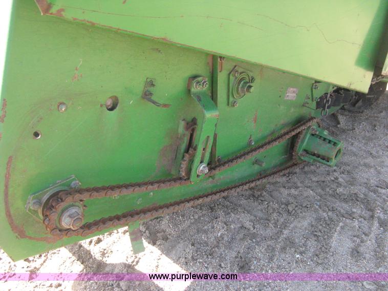 image for item H5267 John Deere 853A row head