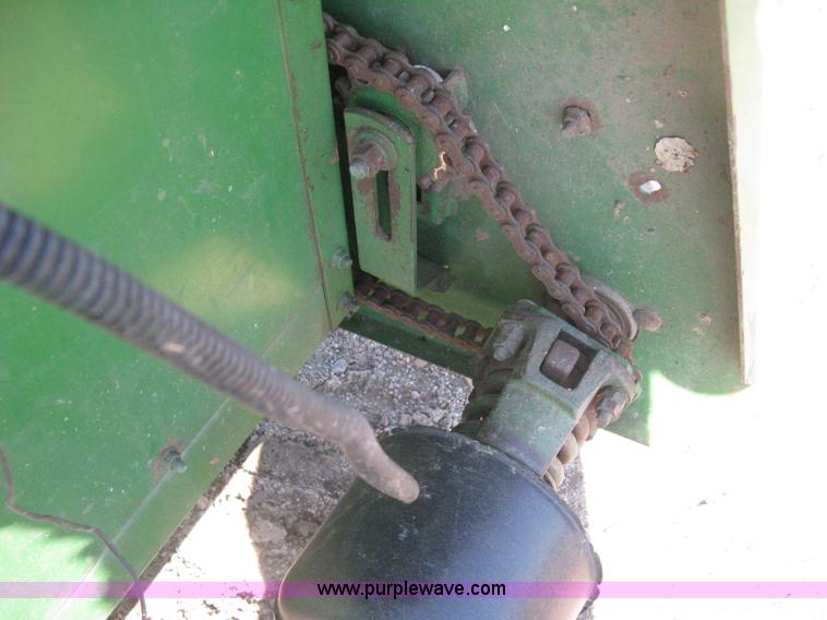 image for item H5267 John Deere 853A row head