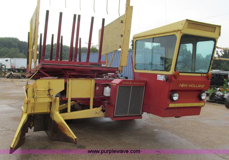 image for item I3248 New Holland 1049 Stackcruiser self-propelled bale wagon