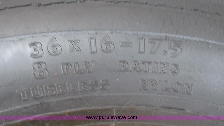 image for item I3248 New Holland 1049 Stackcruiser self-propelled bale wagon