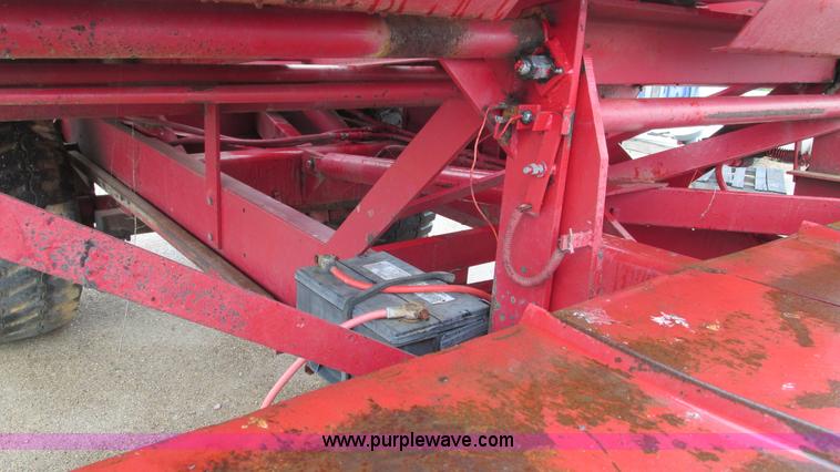 image for item I3248 New Holland 1049 Stackcruiser self-propelled bale wagon