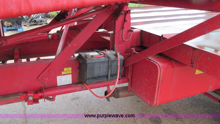 image for item I3248 New Holland 1049 Stackcruiser self-propelled bale wagon