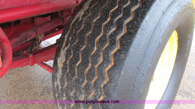 image for item I3248 New Holland 1049 Stackcruiser self-propelled bale wagon