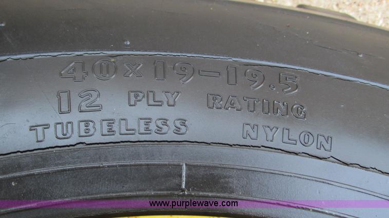 image for item I3248 New Holland 1049 Stackcruiser self-propelled bale wagon