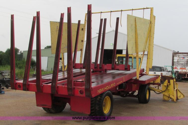 image for item I3248 New Holland 1049 Stackcruiser self-propelled bale wagon