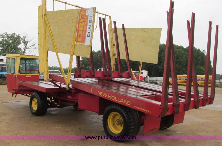 image for item I3248 New Holland 1049 Stackcruiser self-propelled bale wagon