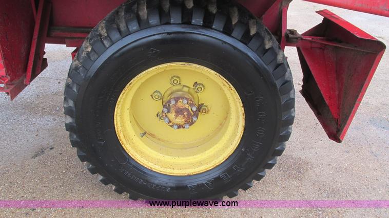 image for item I3248 New Holland 1049 Stackcruiser self-propelled bale wagon