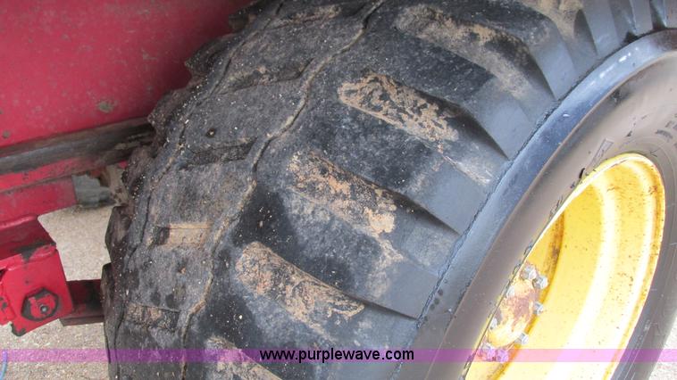 image for item I3248 New Holland 1049 Stackcruiser self-propelled bale wagon