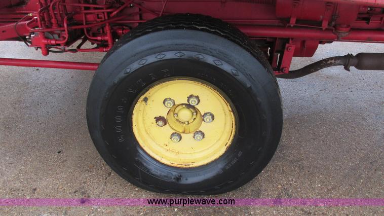 image for item I3248 New Holland 1049 Stackcruiser self-propelled bale wagon