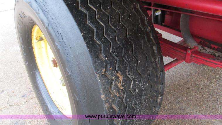 image for item I3248 New Holland 1049 Stackcruiser self-propelled bale wagon