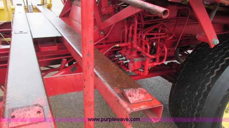 image for item I3248 New Holland 1049 Stackcruiser self-propelled bale wagon