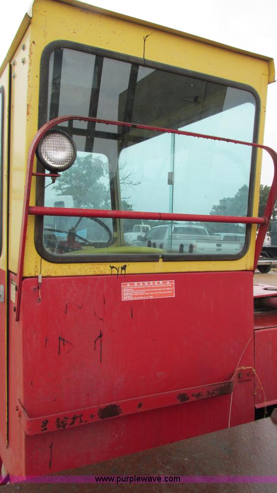 image for item I3248 New Holland 1049 Stackcruiser self-propelled bale wagon