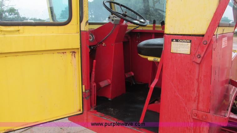 image for item I3248 New Holland 1049 Stackcruiser self-propelled bale wagon