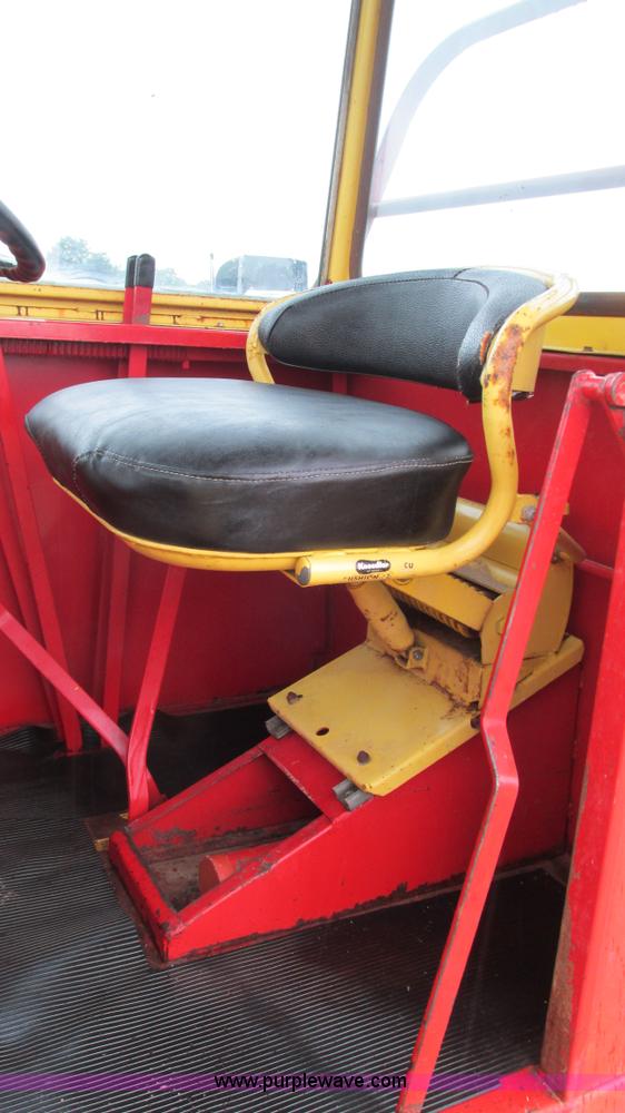 image for item I3248 New Holland 1049 Stackcruiser self-propelled bale wagon