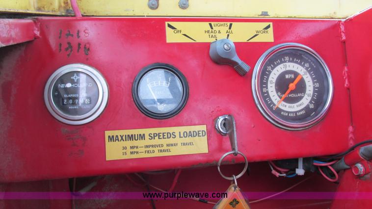 image for item I3248 New Holland 1049 Stackcruiser self-propelled bale wagon