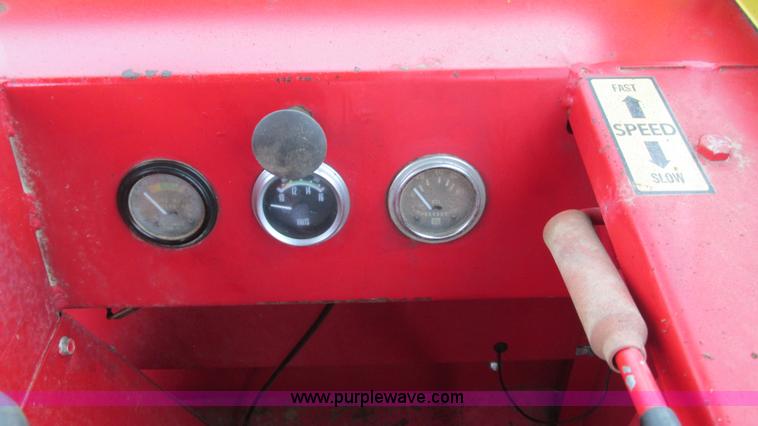 image for item I3248 New Holland 1049 Stackcruiser self-propelled bale wagon