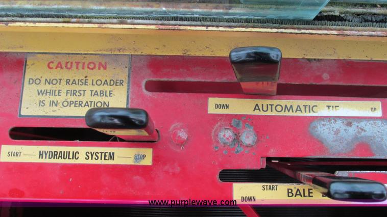 image for item I3248 New Holland 1049 Stackcruiser self-propelled bale wagon