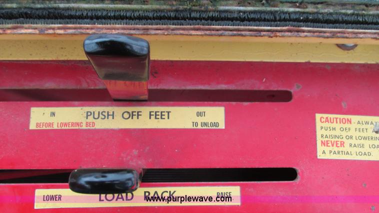 image for item I3248 New Holland 1049 Stackcruiser self-propelled bale wagon