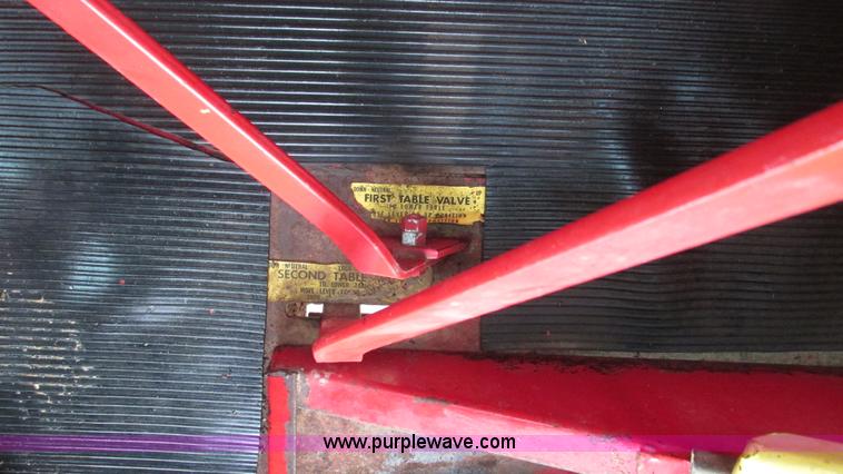 image for item I3248 New Holland 1049 Stackcruiser self-propelled bale wagon