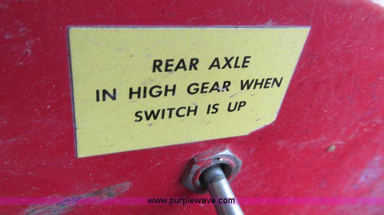 image for item I3248 New Holland 1049 Stackcruiser self-propelled bale wagon