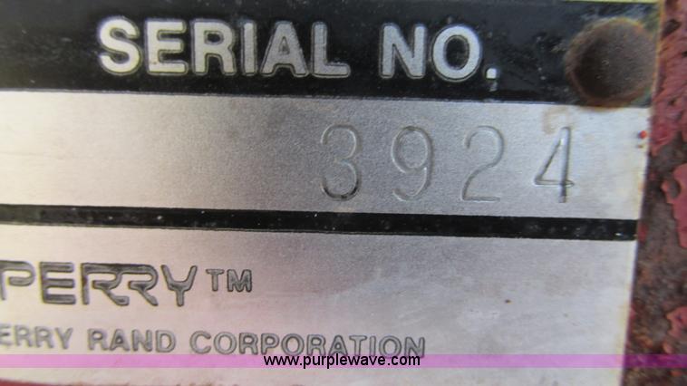 image for item I3248 New Holland 1049 Stackcruiser self-propelled bale wagon