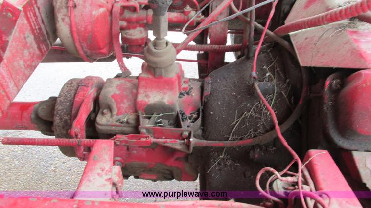 image for item I3248 New Holland 1049 Stackcruiser self-propelled bale wagon