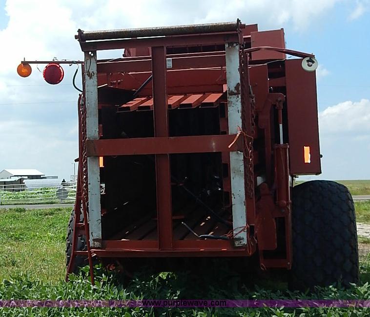 image for item I3514 1991 Hesston 4900 Fiatagri large square baler