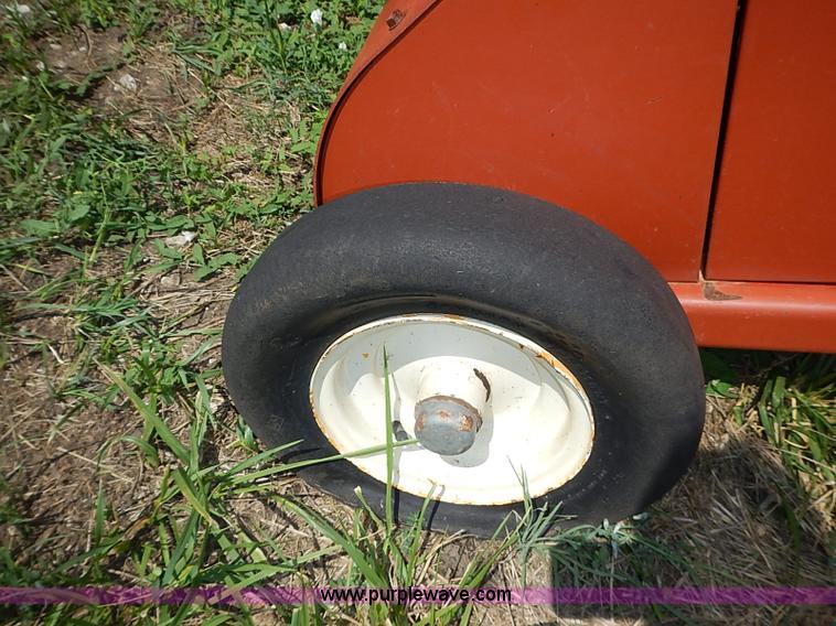 image for item I3514 1991 Hesston 4900 Fiatagri large square baler