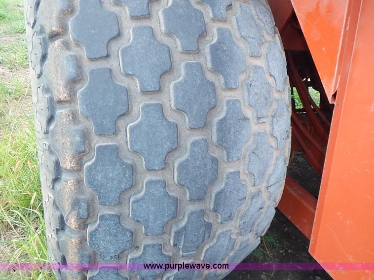 image for item I3514 1991 Hesston 4900 Fiatagri large square baler