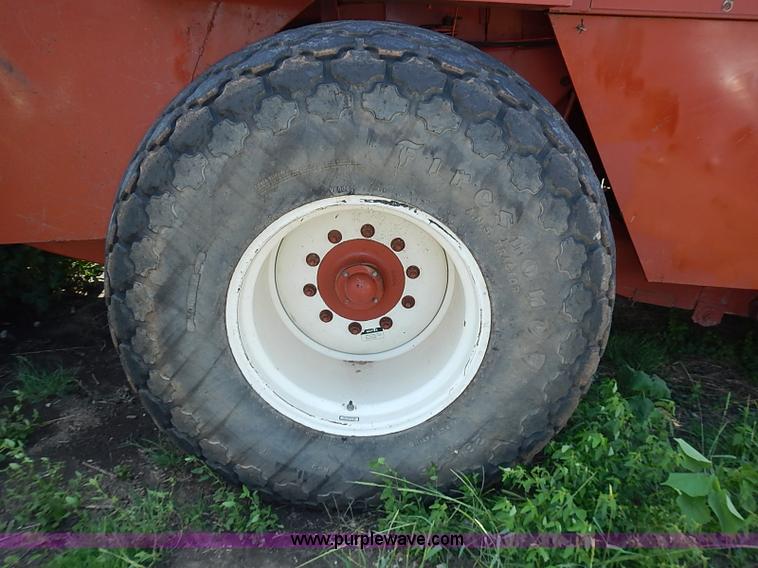 image for item I3514 1991 Hesston 4900 Fiatagri large square baler