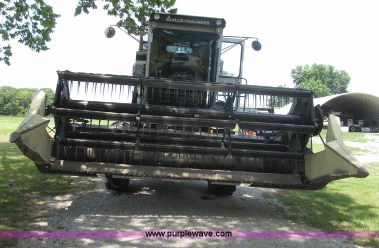 image for item I8986 1978 Allis-Chalmers Gleaner K2 combine