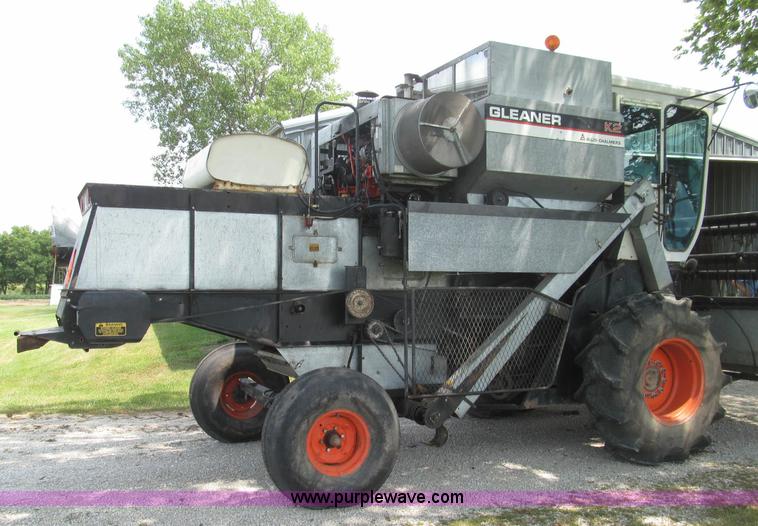 image for item I8986 1978 Allis-Chalmers Gleaner K2 combine