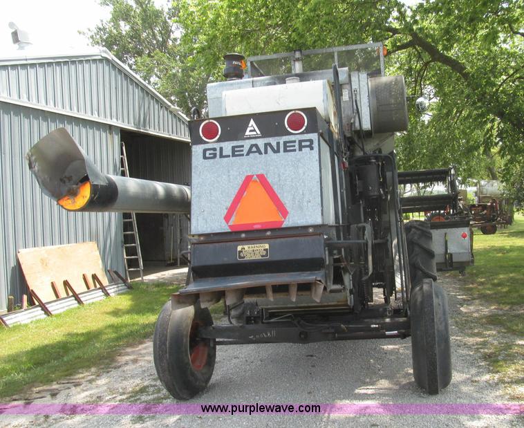 image for item I8986 1978 Allis-Chalmers Gleaner K2 combine
