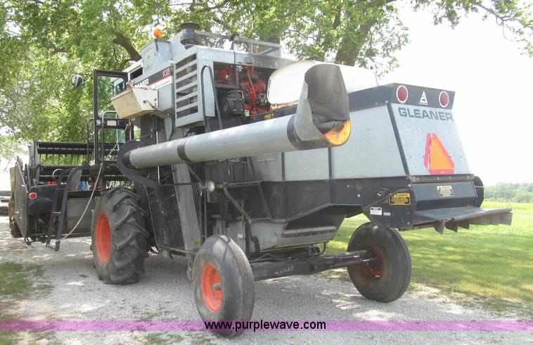 image for item I8986 1978 Allis-Chalmers Gleaner K2 combine