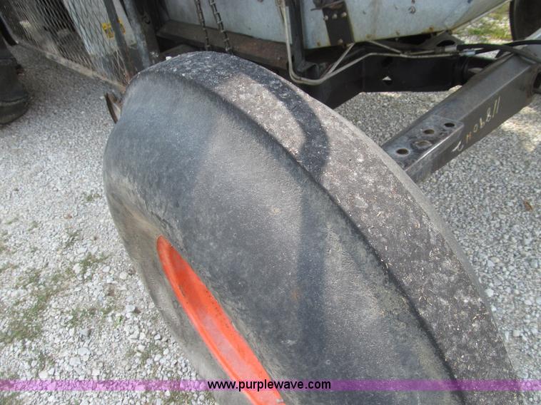 image for item I8986 1978 Allis-Chalmers Gleaner K2 combine