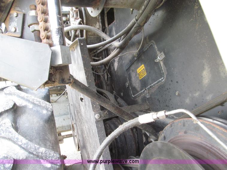 image for item I8986 1978 Allis-Chalmers Gleaner K2 combine