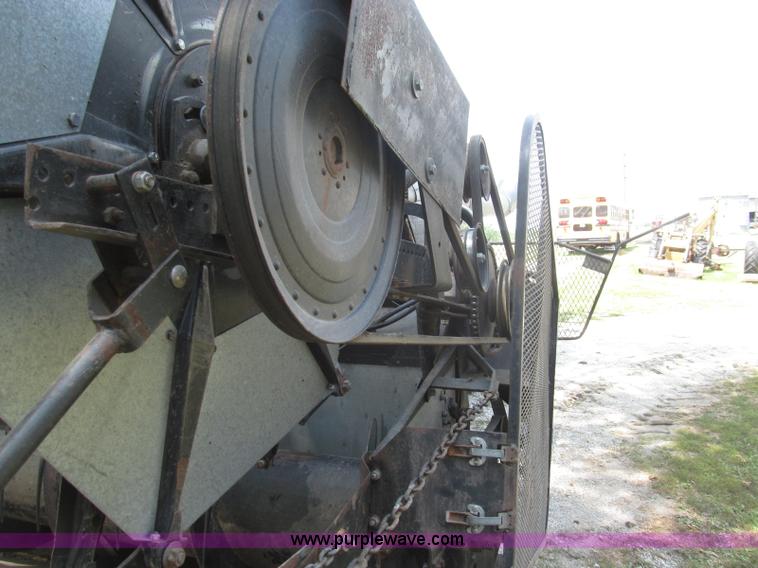 image for item I8986 1978 Allis-Chalmers Gleaner K2 combine