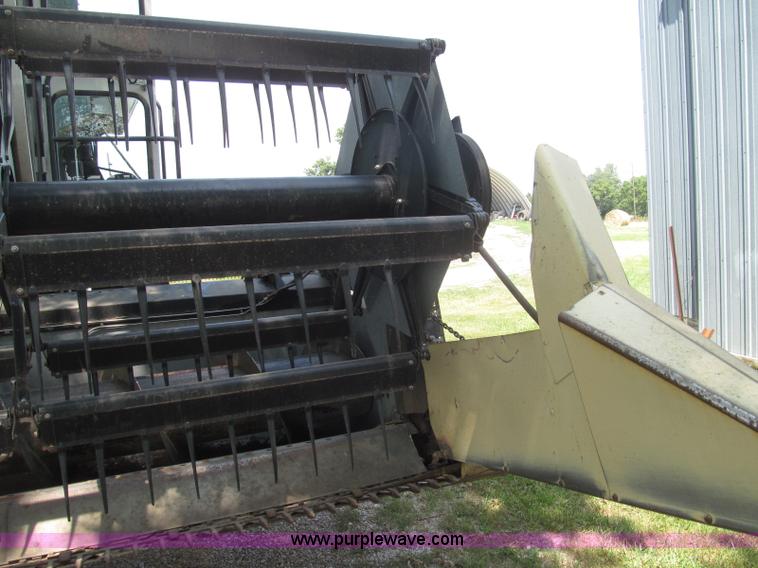 image for item I8986 1978 Allis-Chalmers Gleaner K2 combine