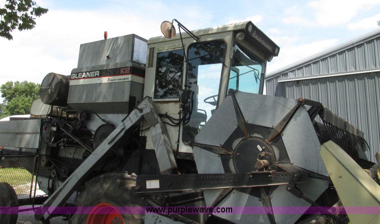 image for item I8986 1978 Allis-Chalmers Gleaner K2 combine