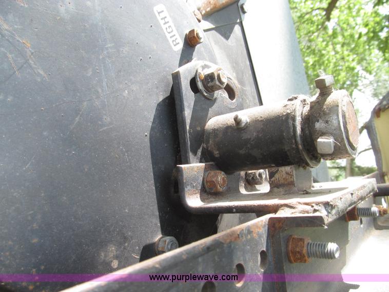 image for item I8986 1978 Allis-Chalmers Gleaner K2 combine