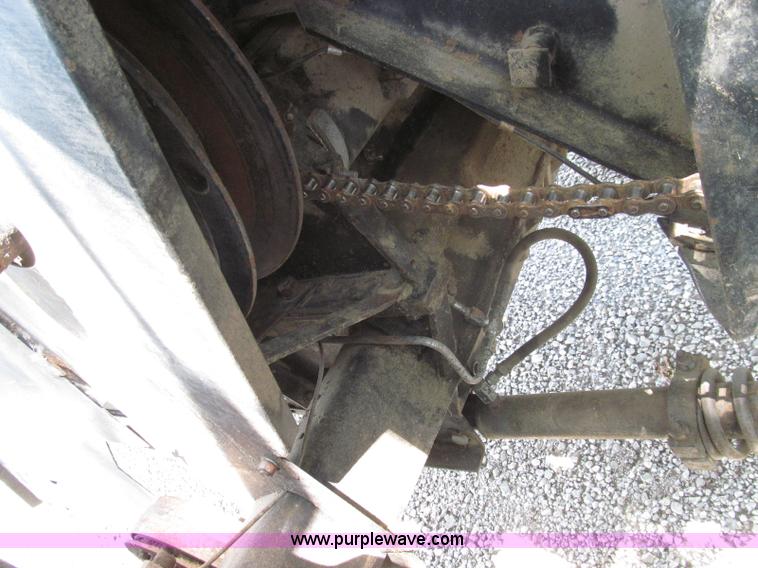 image for item I8986 1978 Allis-Chalmers Gleaner K2 combine