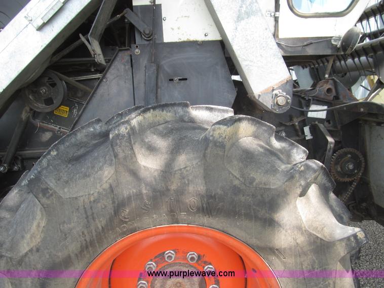 image for item I8986 1978 Allis-Chalmers Gleaner K2 combine