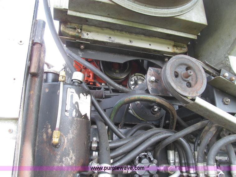 image for item I8986 1978 Allis-Chalmers Gleaner K2 combine