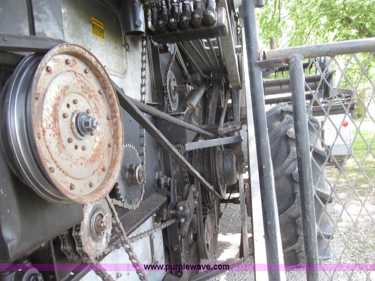 image for item I8986 1978 Allis-Chalmers Gleaner K2 combine