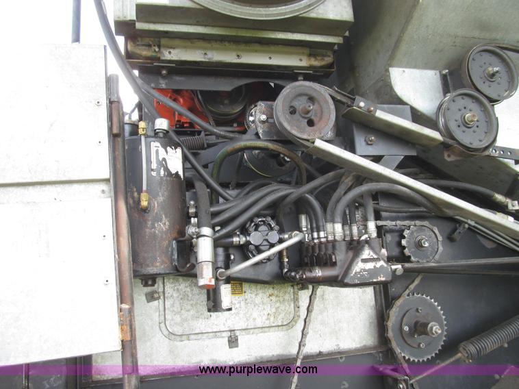 image for item I8986 1978 Allis-Chalmers Gleaner K2 combine