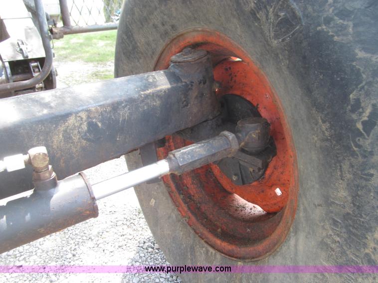 image for item I8986 1978 Allis-Chalmers Gleaner K2 combine