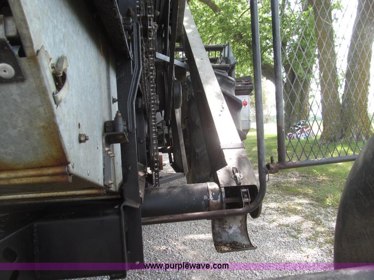 image for item I8986 1978 Allis-Chalmers Gleaner K2 combine