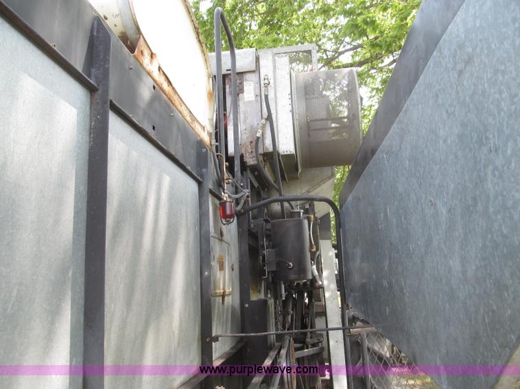 image for item I8986 1978 Allis-Chalmers Gleaner K2 combine