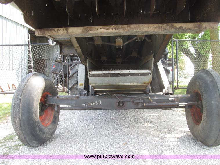 image for item I8986 1978 Allis-Chalmers Gleaner K2 combine