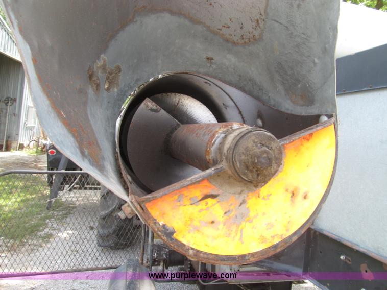 image for item I8986 1978 Allis-Chalmers Gleaner K2 combine